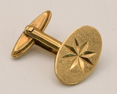 Lot 1517 - A 9ct yellow gold single cufflink, the oval...