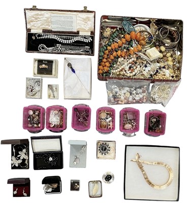 Lot 1564 - A large quantity of assorted costume jewellery,...