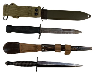 Lot 513 - A post-war US military bayonet/knife, with...