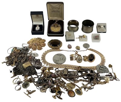 Lot 1589 - A collection of lady's and gentleman's modern,...