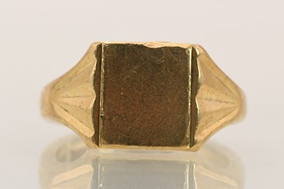 Lot 1380 - A 9ct yellow gold heavy signet ring, with...
