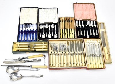 Lot 501 - A small mixed lot of assorted silver plated...