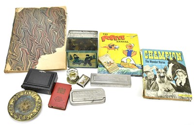 Lot 375 - An assortment of collectors' items, including...