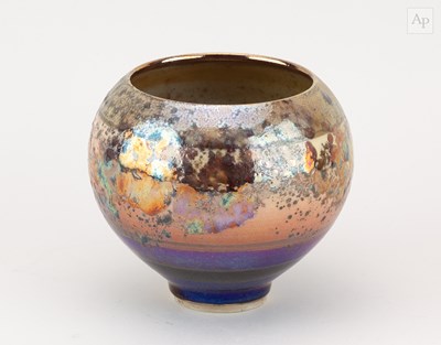 Lot 621 - SUTTON TAYLOR (born 1943); a small earthenware...