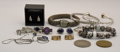 Lot 1592 - Various items of silver jewellery including...