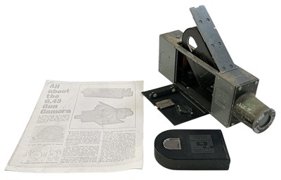 Lot 520 - A WWII G45 gun camera, reference no. 1390,...