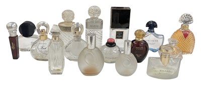 Lot 660 - A collection of approximately sixteen assorted...