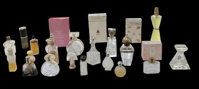 Lot 661 - A collection of approximately twenty-four...