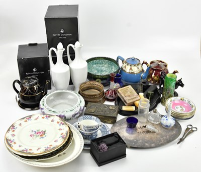 Lot 1355 - A mixed collection of decorative ceramics and...