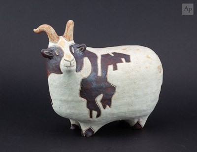 Lot 573 - ROSEMARY WREN (1922-2013) for Oxshott Pottery;...