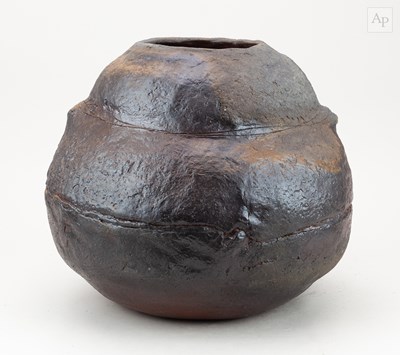 Lot 76 - CHARLES BOUND (born 1939); a globular wood...