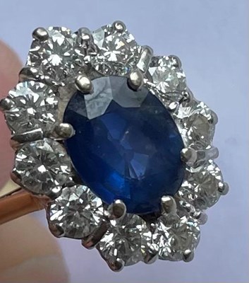 Lot 551 - A good yellow and white metal diamond and...