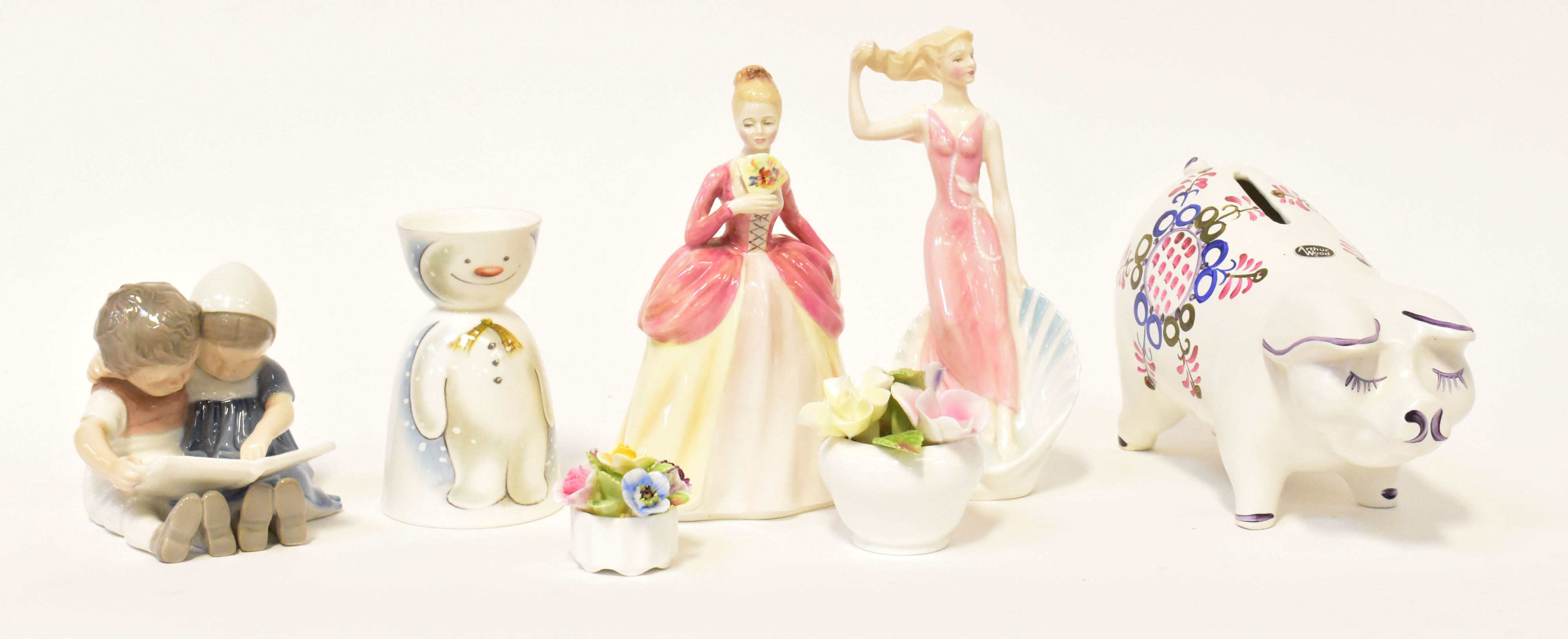 Lot 219 - A mixed lot of ceramics including Royal