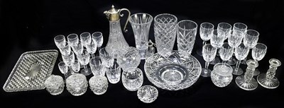 Lot 1222 - A mixed lot of predominantly crystal/cut glass,...