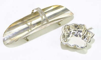 Lot 1096 - A Continental 800 grade silver basket with...