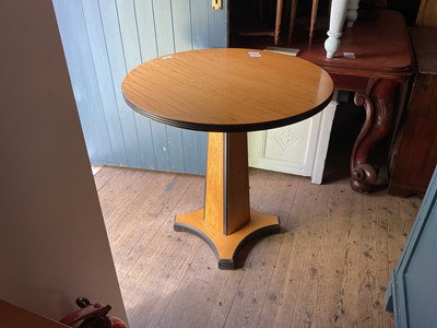 Lot 94 - An Art Deco style satinwood and ebonised...