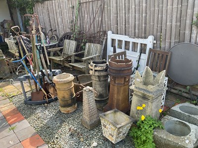 Lot 101 - A collection of assorted garden related items,...