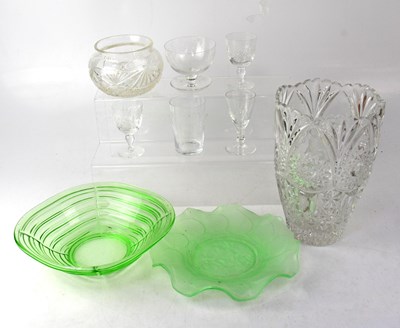 Lot 563 - A quantity of mixed glassware to include a...