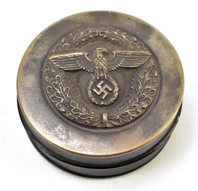 Lot 3 - A 19th century metal and papier-mâché snuff box