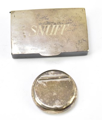 Lot 1126 - A George V hallmarked silver snuff box of circular form