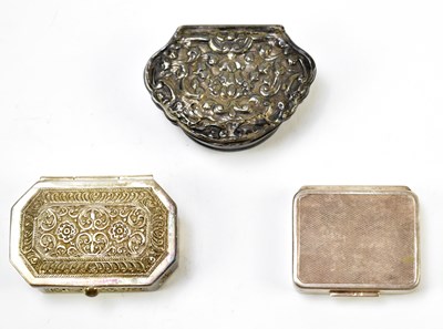 Lot 1124 - A Continental white metal snuff box