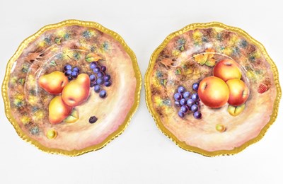 Lot 498 - A pair of late 20th century cabinet plates...