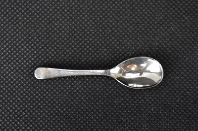 Lot 871 - An Edwardian hallmarked silver snuff spoon,...