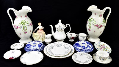 Lot 1360 - A quantity of mixed ceramics to include two...