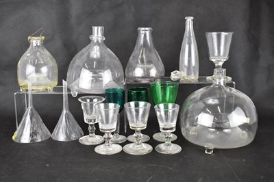 Lot 572 - Various items of 19th century glassware to...