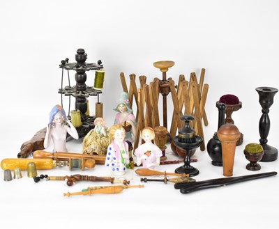 Lot 485 - Various sewing and sewing related items to...