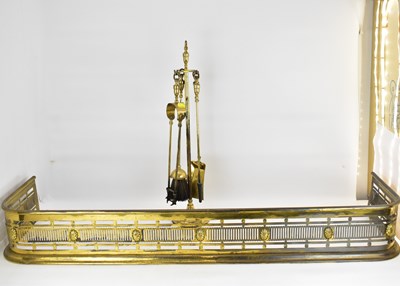 Lot 469 - An early 20th century brass fender with...
