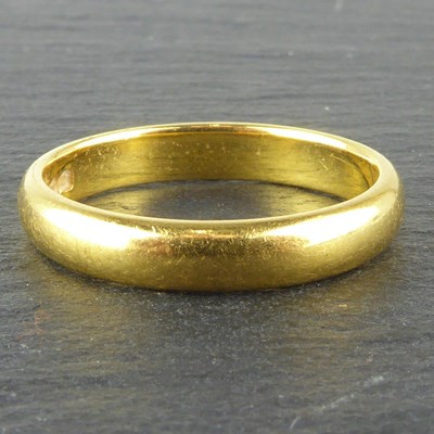 Lot 1019 - A 22ct gold band ring, size O, approx. 4.6g.