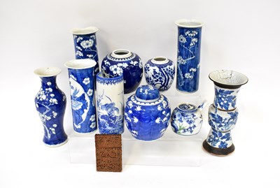 Lot 573 - A selection of Chinese blue and white ceramics...