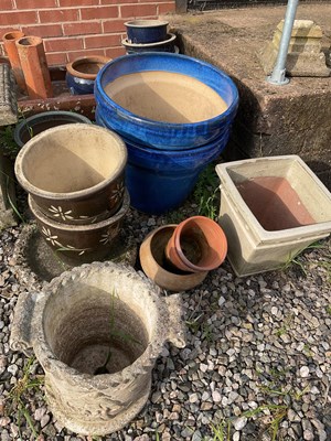 Lot 582 - Various assorted planters, including a large...