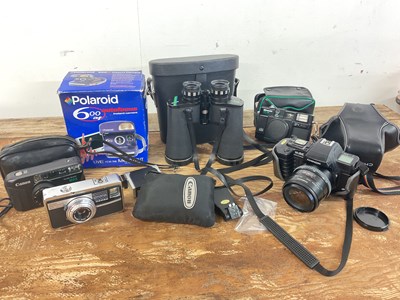 Lot 592 - A collection of cameras, Polaroid, Canon,...