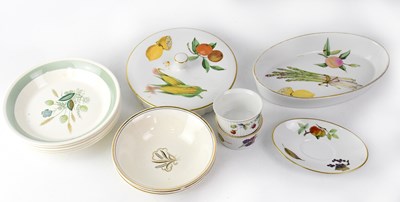 Lot 524 - A good quantity of tableware to include Anchor...