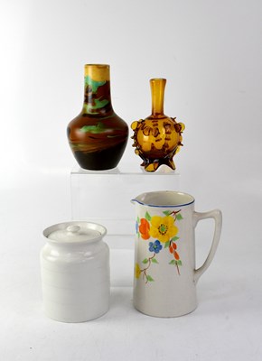 Lot 516 - A small quantity of various art pottery and...