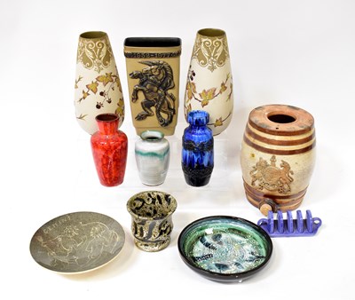 Lot 519 - A group of mixed ceramics to include a Doulton...