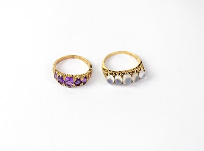 Lot 1000 - A 9ct gold ring set with five graduated...