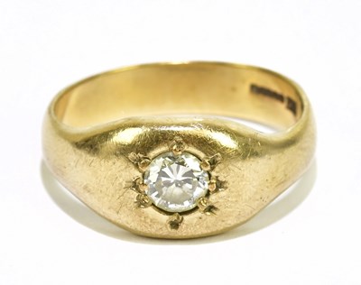 Lot 841 - A 9ct yellow gold gentlemen's signet ring set...