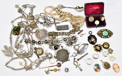 Lot 1270 - An assortment of Chinese and English costume jewellery