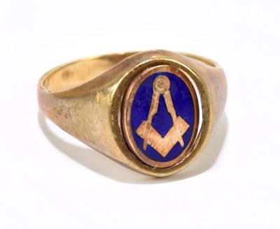 Lot 1259 - A 9ct yellow gold gentleman’s signet swivel ring