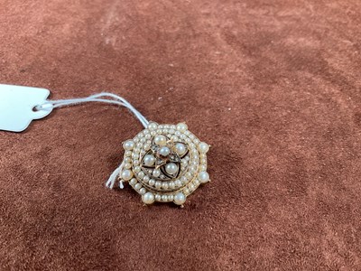 Lot 305 - A Victorian yellow metal mourning brooch of...