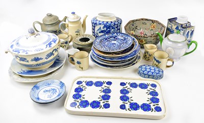 Lot 1647 - A quantity of blue and white ceramics to...