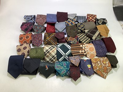 Lot 771 - A large quantity of vintage circa 1970s and...
