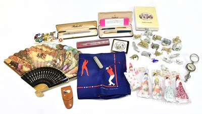 Lot 1065 - A small quantity of collectors' items to...