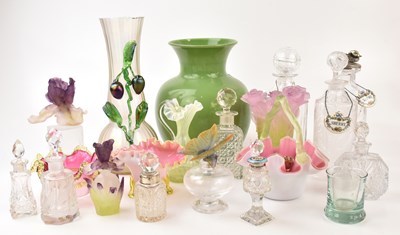 Lot 1210 - A quantity of decorative glassware to include...