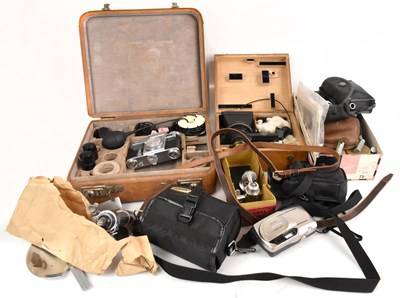 Lot 1125 - A collection of various vintage cameras and...
