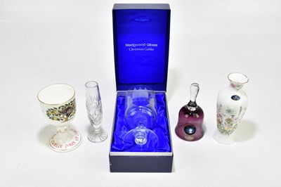 Lot 1228 - A small group of glass and ceramics to include...