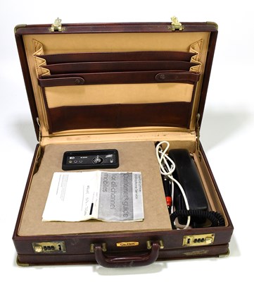 Lot 14 - An unusual Carlton International briefcase...
